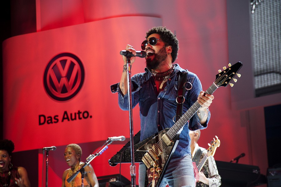 Lenny Kravitz performs some of his hit songs during a performance at the New 2016 Volkswagen Passat Launch