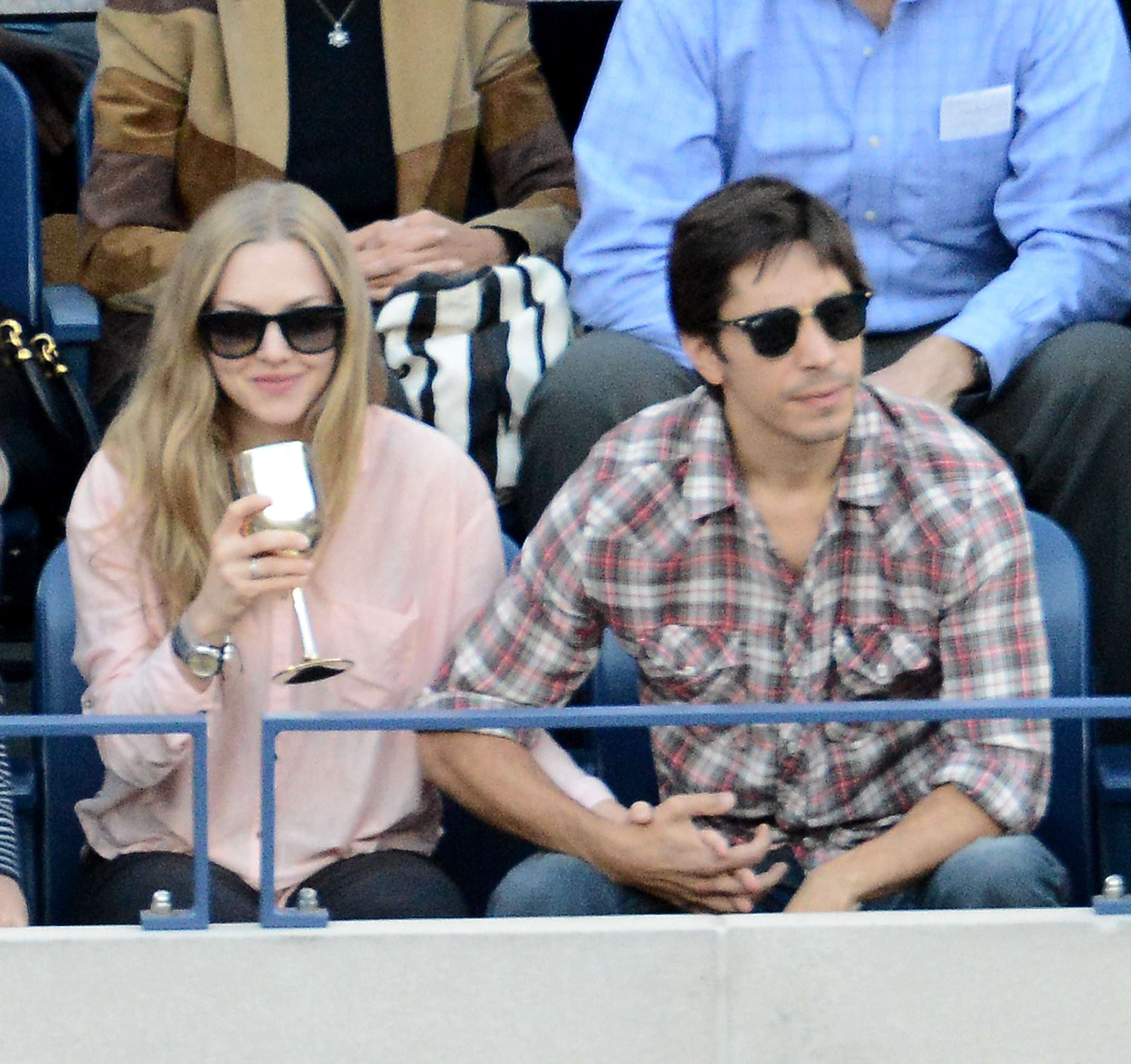 Actress Amanda Seyfried (L) and Justin Long attend The Moet & Chandon Suite at USTA Billie Jean King National Tennis Center on September 9, 2013 in New York City.  (Photo by Brad Barket/Getty Images for Moet & Chandon)